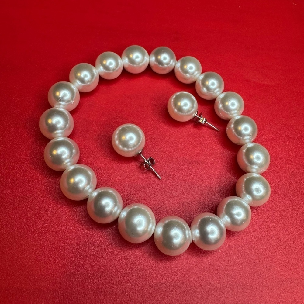 White Shell Pearl Stretch Bracelet and Earrings in Rhodium Over Sterling Silver